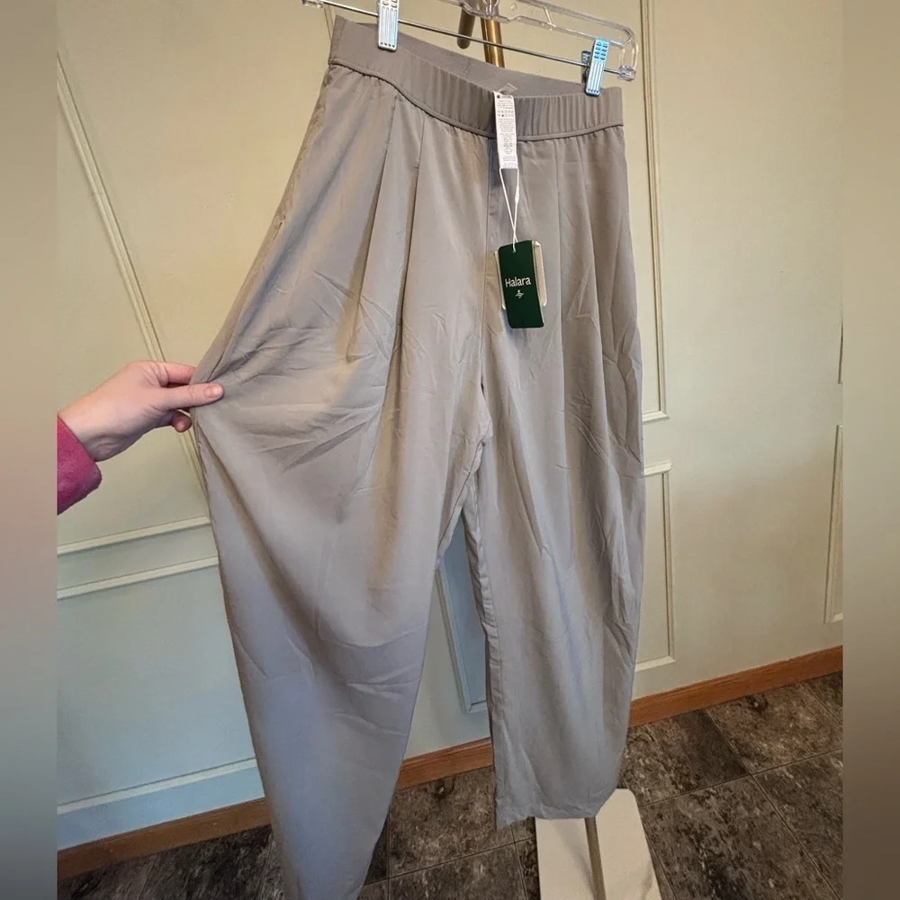 Halara Size Small NWT Waistband Detailing Lightweight Jogger Pants Oversized Fit - Picture 3 of 4